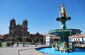 下午於濃濃印加味的庫斯科城內遊覽 大廣場 Plaza Amars 大主教堂 Cathedral 太陽神殿