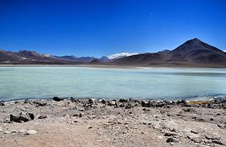 Cementerio de Tren 烏尤尼鹽沼位於玻利維亞西南部的烏尤尼小鎮附近, 是世界最大的鹽 沼, 東西長約