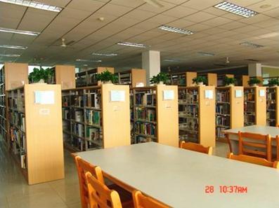 三 外语资源一站式获取利用篇 FLLC (5) 外语图书区 (Foreign Books) 提供外文原版图书 ( 包括小说 ) 外语学习用书 小语种图书