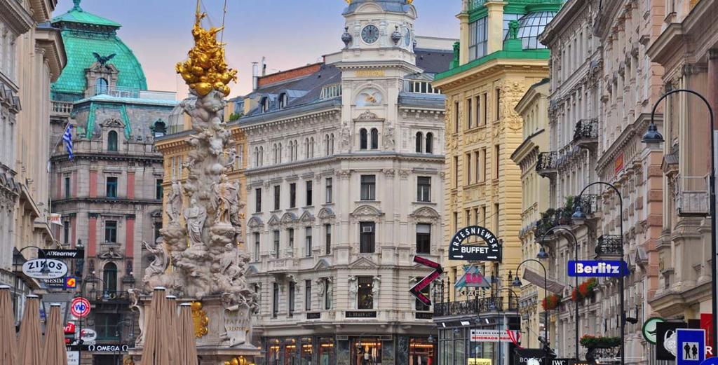 環城大道上 流的建築師將歐洲最氣派雍容的建築全部在維也納重現 維也納 這裡曾是統治歐洲 達 600 多年的哈布斯堡王朝首都 也是歐洲的經濟重心 富麗堂皇的皇 宮 豐富音樂及藝術 世上偉大的音樂家 如貝多芬 莫札特 舒伯特.