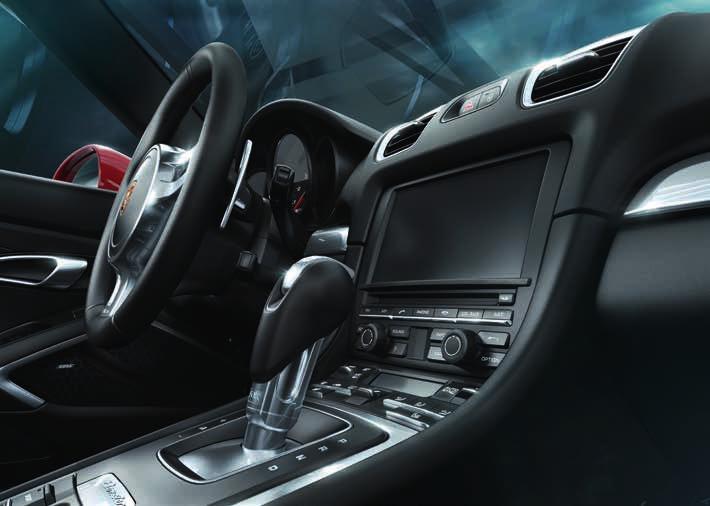 Style Edition 标志的车门槛护板 自动变光后视镜 包括集成雨量传感器 座椅头枕上压印 Porsche 盾徽 BOSE