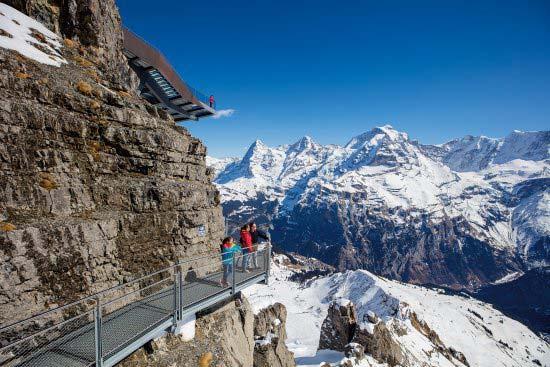 它位於瑞士茵特拉根南方的阿爾卑斯山群之中, 在少女峰旁, 主峰海拔 2970 米, 因 007 系列影片之一 女王密令