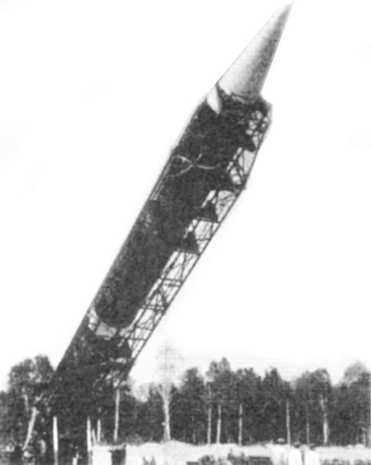 一枚等待发射的近程弹道导弹 1966 年 10 月 27