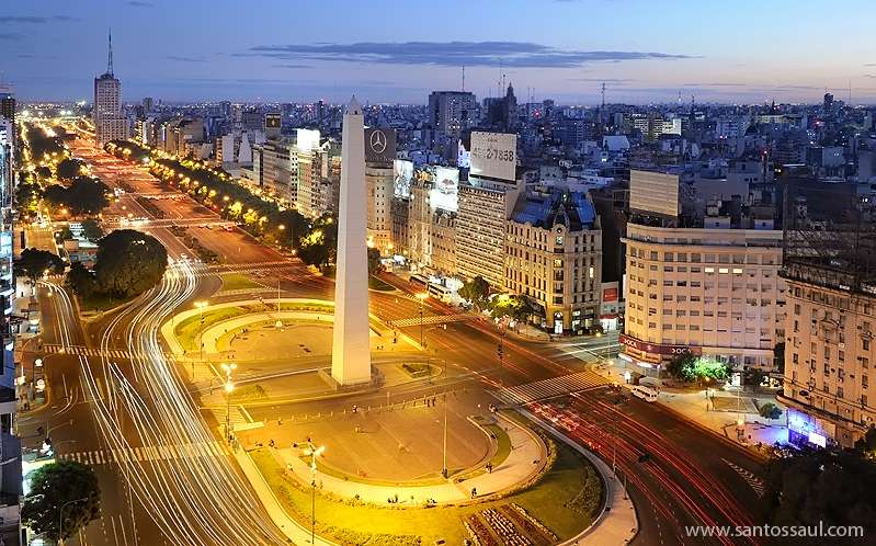 南美巴黎 布宜诺斯艾利斯 布宜诺斯艾利斯, 简称布宜诺斯, 是阿根廷最大城市 首都和政治 经济 文化中心, 素有 南美巴黎 的美誉 它东临拉普拉塔河, 对岸为乌拉圭 ( 东方 ) 共和国, 西靠有 世界粮仓 之称的潘帕斯大草原, 风景秀美, 气候宜人