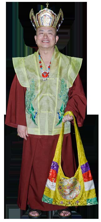 Maha Mula Acarya Lian Sheng Maha Guru Lian Sheng (Lu Sheng-Yen) adalah perintis Zhen Fo Zong (True Buddha School) yang dilahirkan pada tahun 1945 (Imlek tanggal 18 bulan 5) di Chiayi, Taiwan.