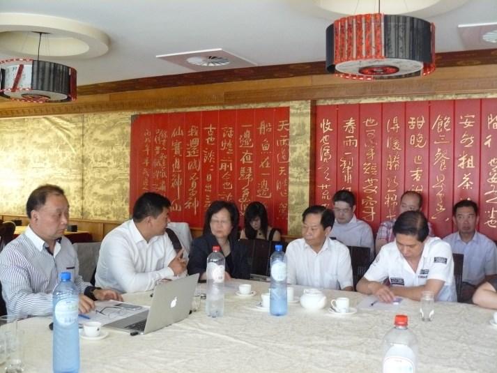 南 荷 华 雨 STICHTING CAI HONG Regenboog Stichting Stichting Cai Hong (Regenboog stichting) is een vrijwilligersorganisatie met als doel het bevorderen van multiculturele contacten binnen de Chinese