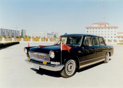 l extérieur. La marque HonQi a gagné son statut de voiture d État en 2009.