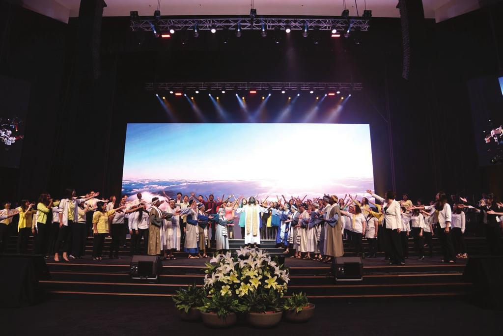 A VICTORIOUS EASTER SUNDAY CELEBRATION By Jason Sia The Church family came together at Calvary Convention Centre to celebrate and worship our risen Saviour and Lord on Easter Sunday, 16 April 2017.