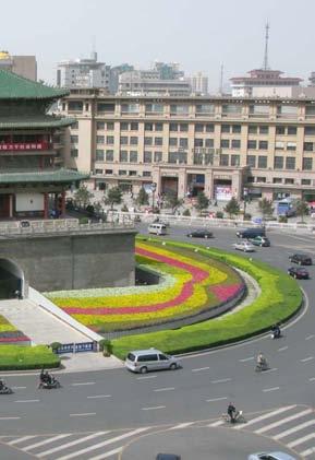 EN PORTADA 供图 / CFP 西安城墙的南门 永宁门 La Puerta Yongningmen está situada al sur de la muralla que rodea la ciudad.