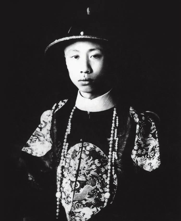 PERSONAJE 1922 年溥仪首次成婚时的相片 Puyi el día de su primer matrimonio, en 1922.