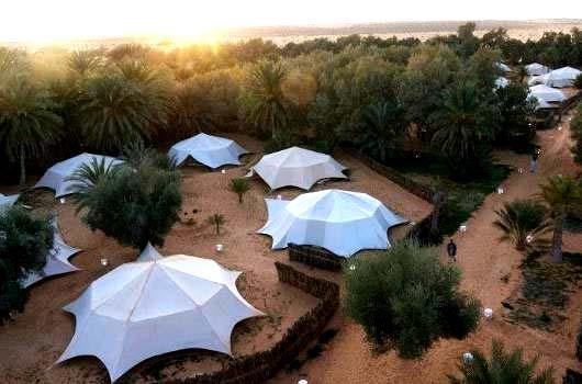 北非突尼西亞撒哈拉沙漠星空帳篷旅館 10 天 (QR) 撒哈拉沙漠風采 撒哈拉沙漠總面積約為 900 萬平方公里, 共計跨越非洲 10 國, 由西向東分別是 : 茅利塔尼亞 摩洛哥 阿爾及利亞 突尼西亞 利比亞 埃及 蘇丹 查德 尼日 馬利 目前約有