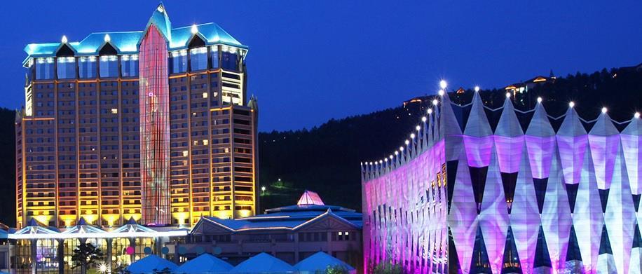 High 1 Resort 介紹 位於江原道旌善的 HIGH 1 滑雪場有別於一般的滑雪場, 擁有初 中 高級滑雪道設施, 是非常適合全家大小一起享受愉快滑雪時光 此處以韓國國內最重視環境保護的滑雪場而聞名, 完整維護保存山林間樹木,