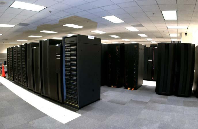 6 大学计算机应用基础 ( 上册 ) 90 年代中先后推出了自行研制的银河 -Ⅰ 银河-Ⅱ 银河-Ⅲ 等巨型机 2007 年公布的世界超级计算机排名 500 强中, 居首位的是美国劳伦斯 利弗莫尔国家实验室的 蓝色基因 /L, 研制者为美国 IBM 公司, 运算速度为每秒 280.