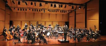 ANNUAL REPORT 年报 FY 2015/2016 为培养下一代的音乐倡导者, 新加坡华乐团创造了各种平台, 让青少年与华乐有进一步互动, 从而加深他们对本地文化的了解与热忱 通过 华乐之音 这个富有教育性的音乐会, 华乐团到学校呈献华乐,