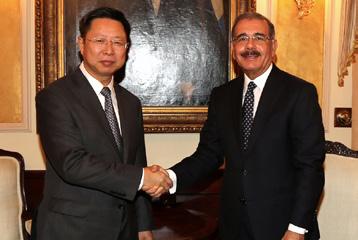 Presidente Sr. Danilo Medina junto al Sr. Yu Ping, Vice- Presidente de CCPIT.