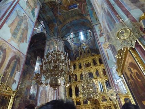 如果說莫斯科是俄羅斯心臟, 那麼克里姆林就是莫斯科的心臟 這是莫斯科最古老的地方, 是沙皇宅邸, 是羅曼諾夫皇族加冕的地方, 是蘇維埃掌權的象徵 其後造訪本身也代表俄羅斯在磚造建築傑作的 聖巴索大教堂 SAINT BASIL'S