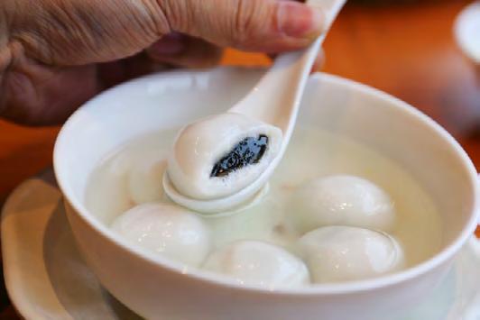 宁波风味小吃十分诱人 最具人气的有 人们便用新米来做年糕 色白 宁波汤圆 宁波的猪油汤团远