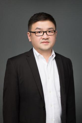 (PayPal 创始 人 ) 和 Mark Pinkus (Zynga 创始 人 ) 天使投资 还获得美国 USC 大学计算机科学硕 士及博 士学位 Jack Zheng
