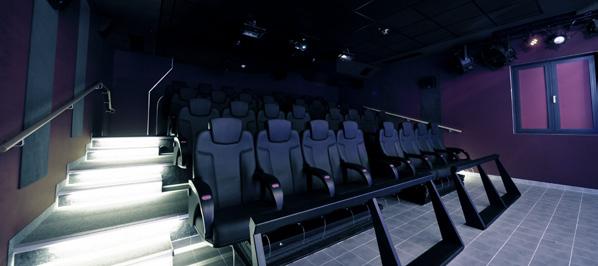 INTRODUCTION 介绍 You can now experience movies instead of just watching them! 4D 5D Theater by Attraktion!