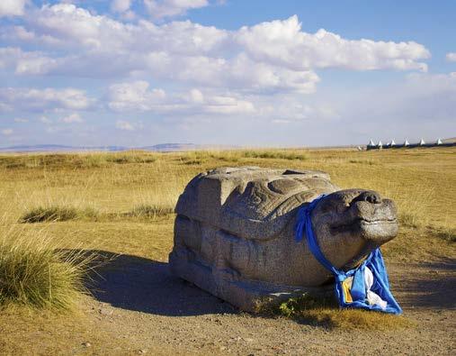 Erdene Zuu Khiid 108 座佛塔 皇都遺址石龜 - 烏蘭巴托 前往蒙古喀爾喀部落首領阿巴岱汗於 1577 明萬曆 14 年在哈喇和林花 00 年時間在廢墟上建立的喀爾喀第一座黃教寺院 額爾德尼召寺, 又名光顯寺也是蒙古國第一個佛教中心 108 座塔