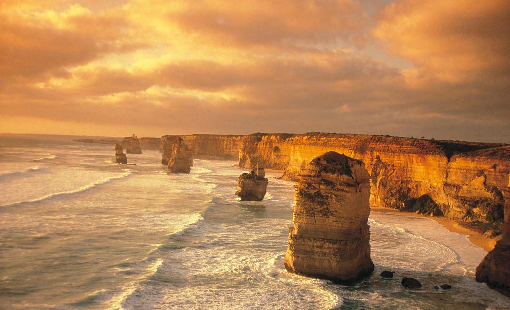 14 带上光年去澳洲看海 撰文 _ 江柳编辑 _ 罗元廷图片提供 : 澳大利亚旅游局 澳大利亚是一个善良的国度, 这里的阳光真诚而坦率, 这里的天空充满温情与善意,