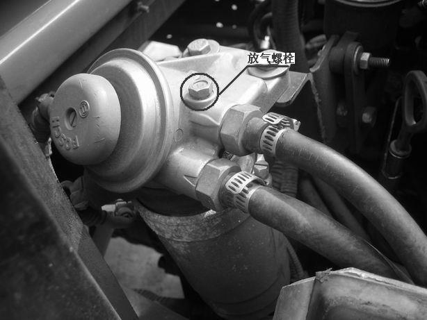 6 维护保养 6.1 燃油系统中空气的排除方法发动机正常运行时, 在下列情况空气会进入系统 : 1. 正常工作时从燃油箱放油 2.
