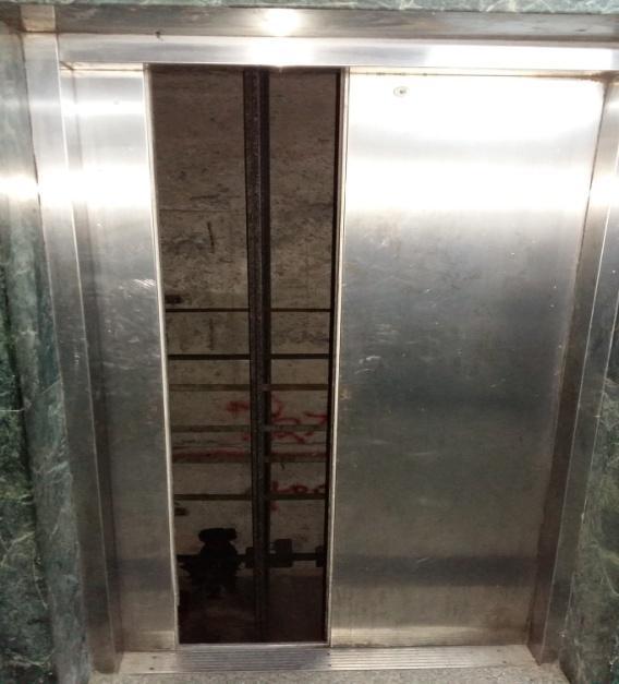 三 在用电梯监督抽查结果 案例一 层门自闭失效