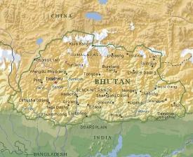 下設有宗 ( 縣 ), 全國共被劃分成 20 個宗 ( 縣 ) 首都位於廷布, 主要城市 則有巴羅 普那卡 ( 如圖二 ) 圖二 : 不丹行政區圖 ( 資料來源 : 美景旅遊網 ) 6 人口 不丹人口 67 萬人, 主要居民為不丹族 ( 約為人口的 50%) 和尼泊爾族 ( 超過總人口 35%), 另外還有印度人和藏族人 ( 約 15%), 不丹族主要分佈在西部, 尼泊爾族分佈在南部,