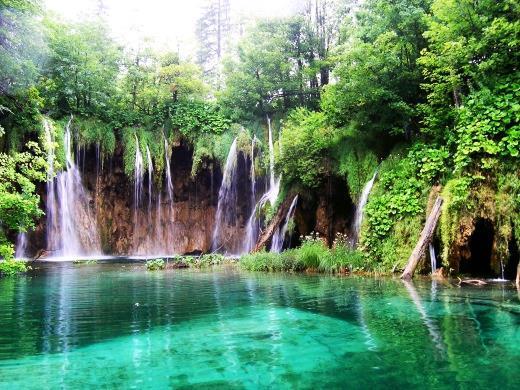 自然遺產 克羅埃西亞 普里茲湖國家公園 UNESCO 1979 欣賞綿延不斷的瀑布群區 秀麗旖旎的空靈美景 水色變化萬千 薄