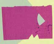 的纸由中间对折 左右各印着一头猪 中间还夹着两张紫色的衬纸 打开如 图7 图 8 所示 紫色的纸一端皱皱巴巴 仿佛手撕可破 另一侧有用剪刀剪出 的山峰形状