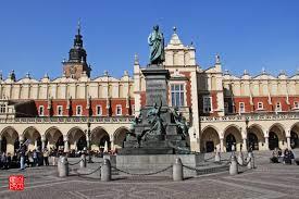 ( 波蘭 ) 早餐後前往 克拉科夫, 是波蘭第二大城市, 為小波蘭省首府, 也是波蘭的舊都, 全市人口約 76 萬人 在波蘭歷史上, 克拉科夫自