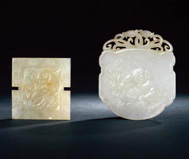 1212 A WHITE AND RUSSET JADE PENDANT Ming Dynasty (1368-1644) 5.9 cm. (2 3 /8 in.
