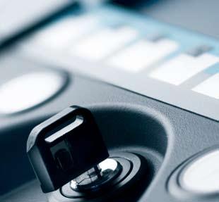 根据安全准则 (EN 60204-1) 要求, 急停按钮和使能按钮分别接在两个电路中 可外部访问的 USB 端口是 SIMATIC 移动面板 277 IWLAN 上的一个标准功能 除了手轮和两个照明按钮外, 钥匙开关可作为一个附加的控制元件 ( 可选 ) 符合人体工程学 高效而坚固 SIMATIC 移动面板