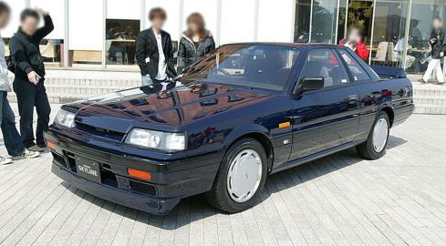 Nissan Skyline Coupe GTS-R(R31) Nissan Skyline GT-R R32 而在沉寂 16 年後, 第三代 Skyline GT-R 隨著 R32 Skyline 的推出一同於日本發表, 不過其原型車的由來是一輛為日本 A 組賽事而生的賽車, 當時日產決議跟隨泡沫經濟的尾聲再次開發新世代之 GT-R, 以代號 E-BNR32 ( 通稱 R32) 的底盤為基礎,