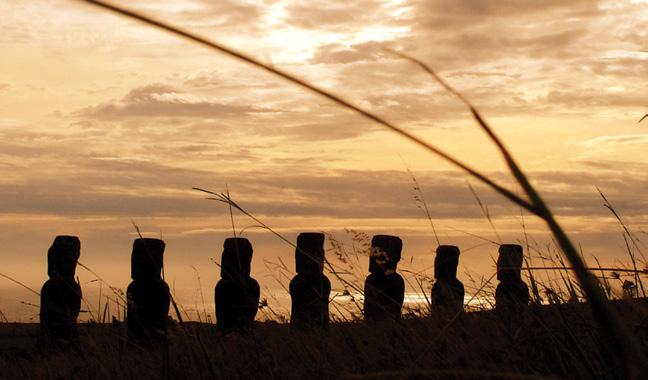 Eco Village& Spa 酒店海景房或同級 (5 星級 ) 早餐酒店午餐自理晚餐酒店 17 復活節島觀光 ( 遊覽 : 拉諾拉拉庫火山 ~ 阿胡通加里 ~ 阿納克納海灘 ~ 阿胡那烏那烏 ~ 傳統民族歌舞表演 Rapa Nui(Easter Island) ~ Rano Raraku ~ Ahu Tongariki ~ Anakena Beach ~ Ahu Nau Nau ~