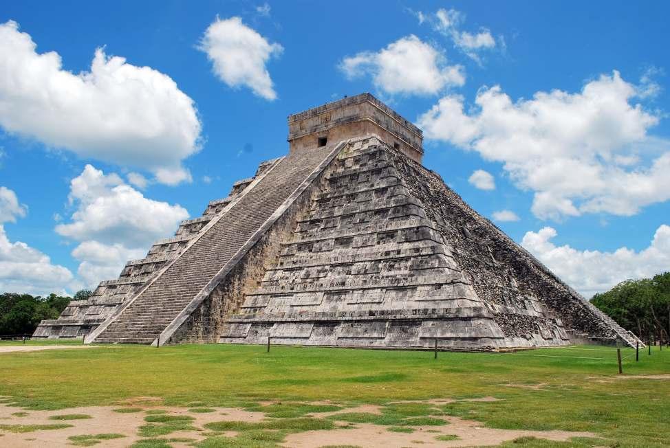 奧爾梅克文明是最古老的美洲文明, 位於現在墨西哥中南部的熱帶雨林中, 以大型頭部雕像聞名 阿茲特克文明建於 15 世紀, 擁有精確的曆法 先進的灌溉技術,