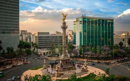Mexico City 乘車前往烏蘇曼, 遊覽古代瑪雅最有代表性的建築物 墨西哥城 : 是墨西哥首都, 位於墨西哥中部地區, 市內房屋環繞小島而建造 此區域內居住了超過 2120 萬人, 是世界上人口最多的大都市之一 早餐 : 酒店午餐 :