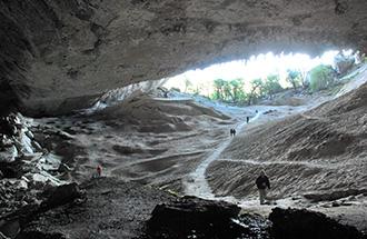 第 18 天百內自然國家公園 Paine national park 人生必遊 上午前往遊覽近郊外的 米羅東大洞穴 Cueva del milodon, 洞深有 200 公尺, 寬 80 公尺, 高有 30 公尺