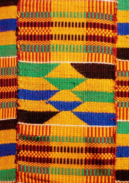 加纳的例子 : 肯特布肯特布是条纹编织形式的一种, 图案 以交织的块状织成布料, 所以当条纹缝在一起形成一块布时, 整体效果是棋盘格的 3 它是以五颜六色的线制作而成的马赛克图案布料, 其图案描绘的是历史事件或社区重要人物的社会信仰和各种经历 4 它由阿散蒂(Asante) 族群制作, 并与阿散蒂王室密切相关 5 图片 :istock/ ilbusca 大约在二十世纪八十年代,