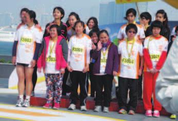 亦積極參加社區賽事, 其實終極目標都是支援殘疾人士融入社群, 協助他們在社群中發揮潛能, 活現喜樂, 創造自己的躍動人生 參加 香港賽馬會特殊馬拉松