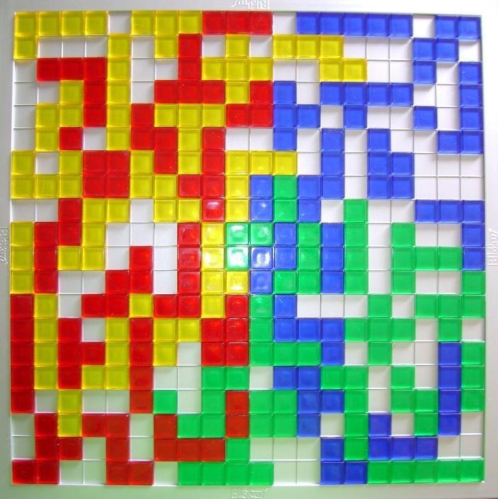 規則說明 棋盤 二十乘二十方格棋盤 棋子都放在格子裡 棋子 這是個四人遊戲 每個人都有一套形狀相同的棋子 用不同的顏色 區分 官方定的顏色依次爲藍 黃 紅 綠 每一套棋子有二十一塊 它是由 一至五個正方形的所有可能組合 每一個正方形佔據一個棋位 落子 依照藍 黃 紅 綠的順序落子 每個人第一顆棋子都要靠在棋盤 的一個角上