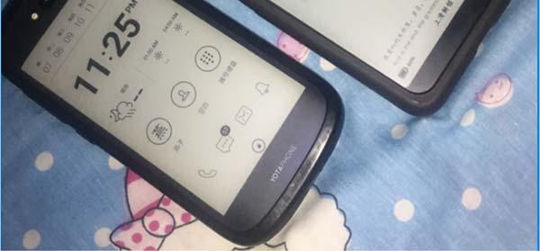 感觉最值得买的一款墨水屏手机 yotaphone2( 左 ) 海信 A6L( 右 ) 唯啦腕表颜值不高,