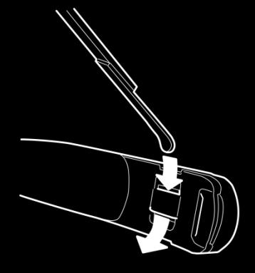 将带子尾部插入 HMT 两边的内槽 尾部折起并用尼龙搭扣固定好 戴 HMT 时戴上护目装置