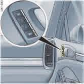 驾驶员座椅和车门后视镜位置的个性化设置也可以独立于车匙存储在驾驶员侧车门的个性化按钮和上, 可随时按下这两个按钮调出相应的设置 乘客侧车门记忆按钮 ( 舒适性位置记忆功能 )