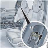 安全带高度调节 前排座椅上安全带导向器的高度可以调节 f 调节安全带的高度, 使其绕过肩部的中间部位, 切勿绕过颈部 调节安全带高度 f 向上 向上推动安全带导向器 f 向下 按下锁止按钮 A, 然后移动安全带导向器 安全气囊系统一般安全指南 h 危险 座椅位置不正确或装载物存放不合理有导致严重或致命伤害的风险 只有所有乘员均系好安全带并保持正确的座椅位置时, 安全气囊系统才能发挥其保护功能