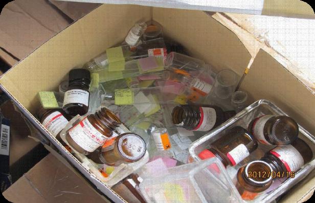 廢棄物未妥善分類 生物醫療廢棄物與一般廢棄物混雜 載玻片為生物醫療廢棄物類 ;