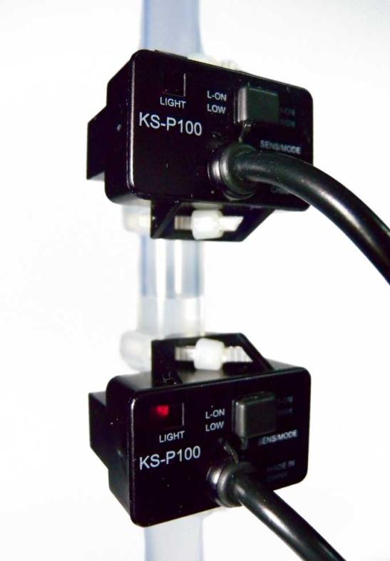 液位感測器 KS-P0 項目 操作模式 D.ON L.ON OFF 輸出設定 ( 繼電器狀態 ) 指示燈 工作電壓 消耗電流 感測距離 可感測物 控制端輸出 無偵測到液體時 有偵測到液體時 無偵測到液體時 有偵測到液體時 12~24VDC(±%), 包括 %(p-p)max. ripple 平均 :0mA max. ; 峰值 : 80mA max.