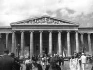 2003 250 The British Museum, 2001a 1972 Joseph Hotung Wa l t e r Leonore Annenberg H a m l y n 2000 55 ~