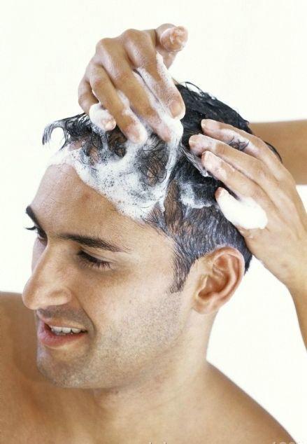 男士 洗发水和沐浴露将是男性产品的下一个战场 : 男士洗发水和沐浴露在越南市场的成功已经很好地印证了这类产品今后在男性消费者市场的潜力