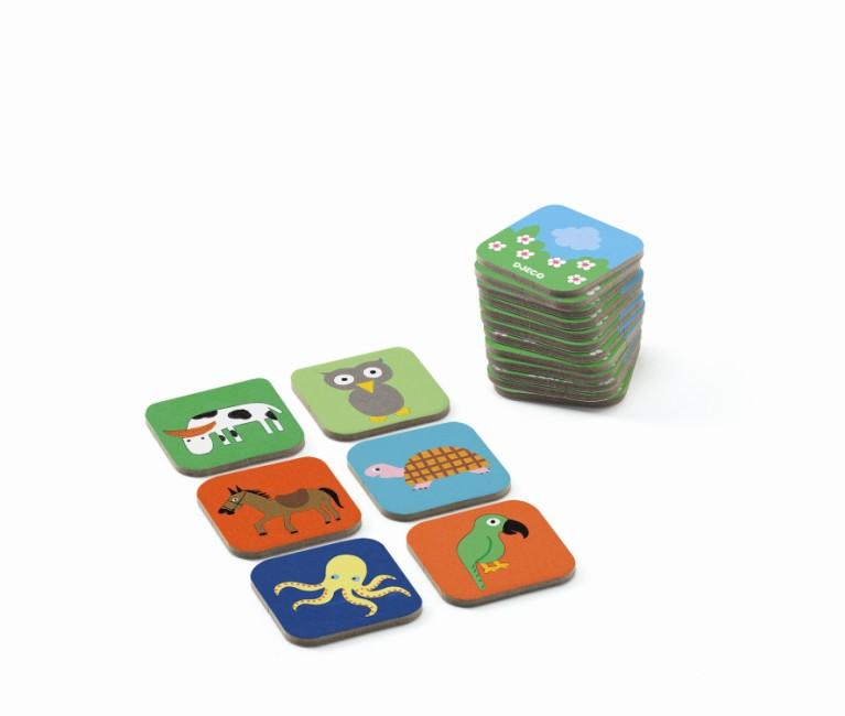 翻牌記憶遊戲 建議年齡 :3 歲以上 遊戲建議時間 :10-15 分鐘 2 組動物卡 ( 共 24 張 ) 將牌卡翻至背面, 整齊排放在桌面 輪到自己的回合時, 玩家可翻兩張牌 : - 如果剛好成對,